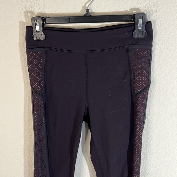 Lululemon women’s Sz 6 Get Your Peek On Tight Athletic Legging Laser Cut - Picture 6 of 11
